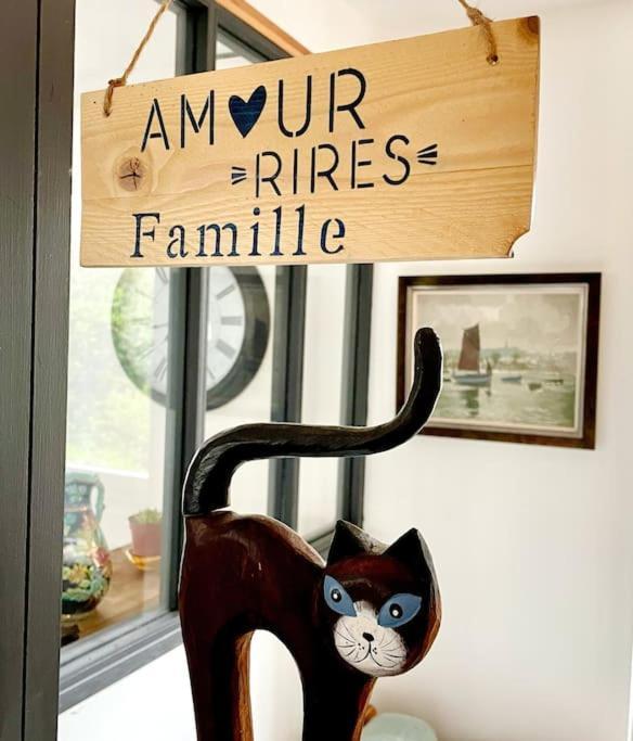 L'Amour, Le Rire Et La Famille Hillion Exteriér fotografie